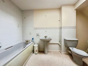 En Suite- click for photo gallery